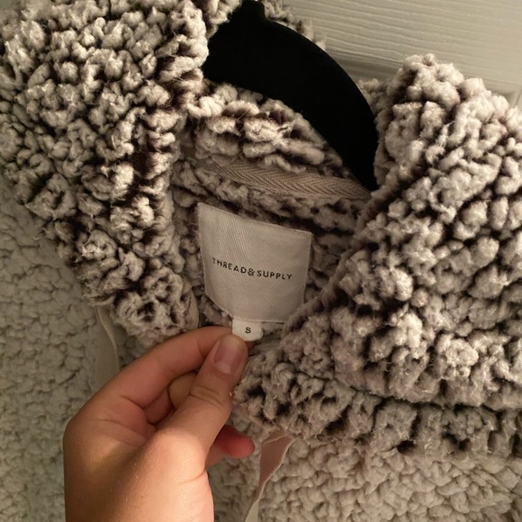 thread and supply coat - Picture 2 of 3